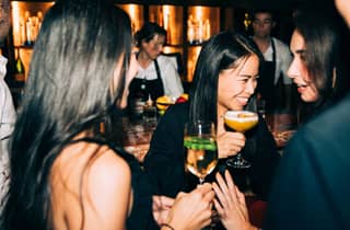 Amsterdam: Premium-Cocktailbar-Rundgang – selbstgeführt