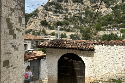 De la côte à la montagne : Circuit des sept villes d&#039;Albanie