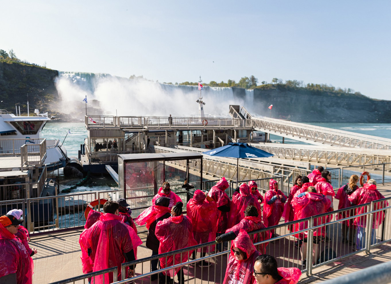 Niagara Falls: Bådtur og rejse bag vandfaldene