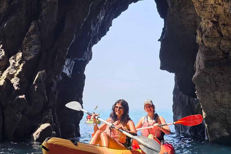 Lissabon: Sesimbra Kajak Entdeckung Erfahrung. Foto: GetYourGuide