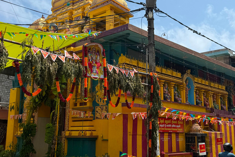 Negombo: Private Tuk-Tuk Tour –Temples, Markets & Local Life