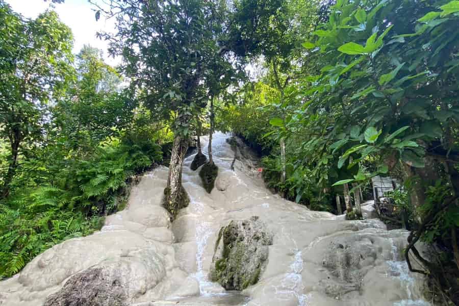 Chiang Mai Halbtagestour: Klebriger Wasserfall & Hoteltransfer. Foto: GetYourGuide