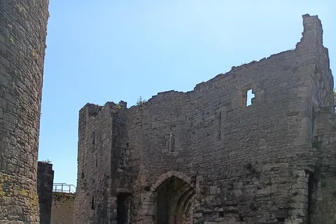Holyhead: Beaumaris & Anglesey Heritage Tour