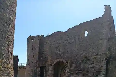 Holyhead: Beaumaris & Anglesey Heritage Tour