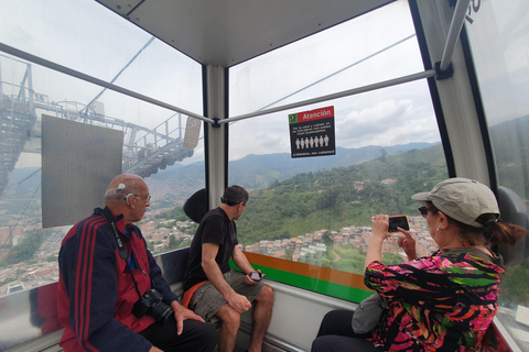 Medellin: Luxury and Private City Tour in French