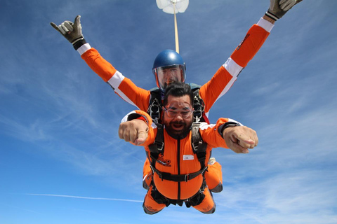 Prague: Tandem Skydiving 14,000 feet / free transfers
