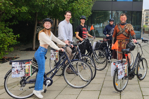 Visita York: Tour guiado na cidade em eBike com factos históricos divertidos