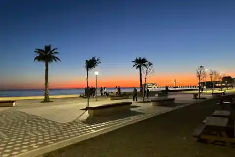 Ab Tirana: Durres Stadt und Strandtag mit Sonnenschirm inklusive.