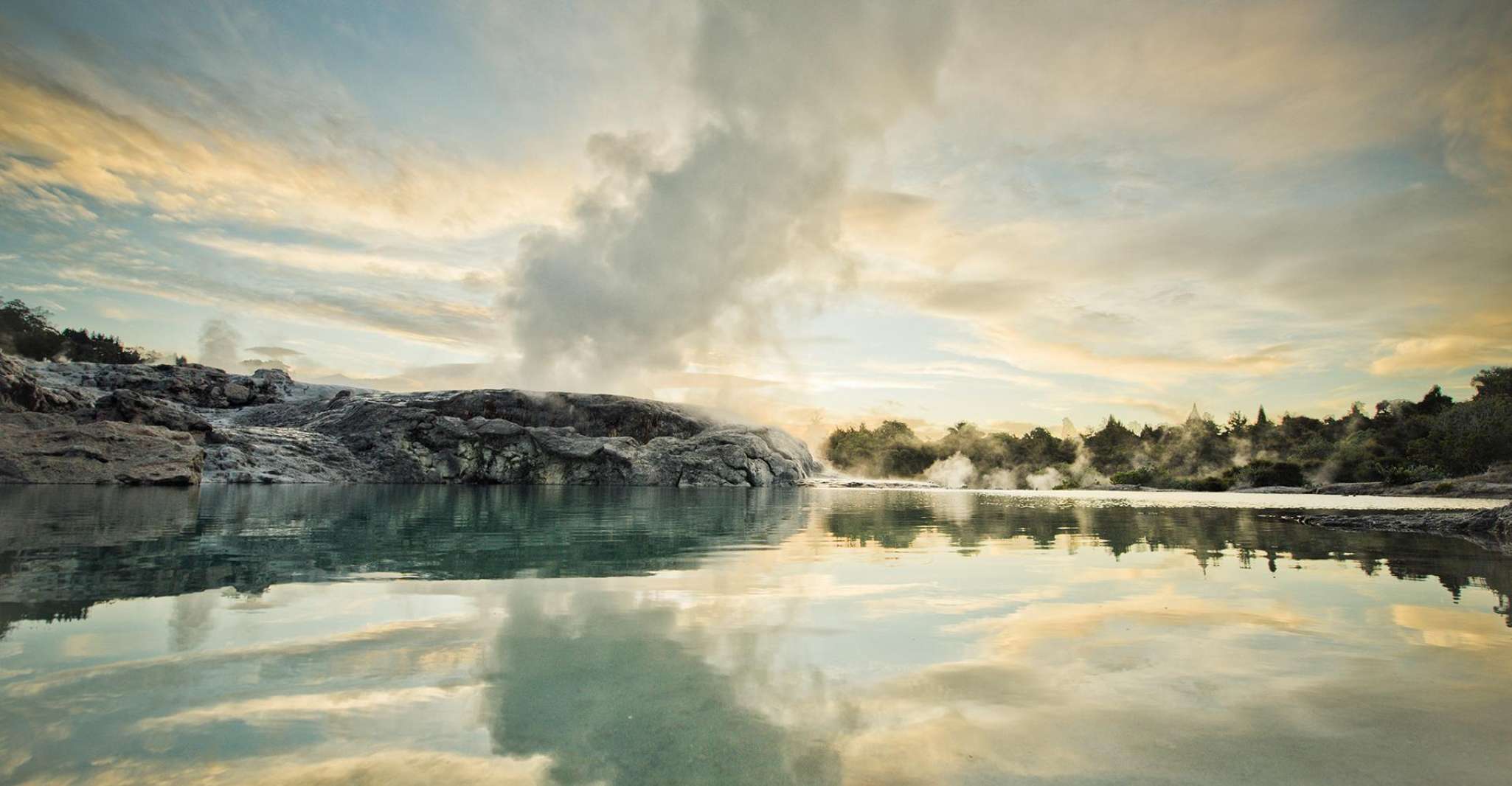 From Auckland , Waitomo Caves and Rotorua with Te Puia - Housity