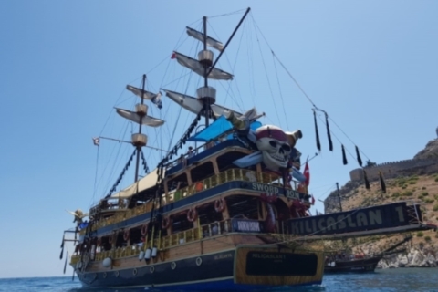 Alanya piratenboot: hele dag met maaltijden en zwemmen!