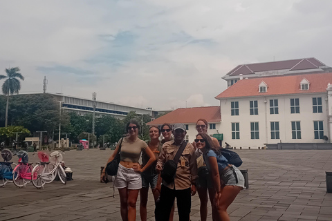 Jakarta City Tour by Tuk Tuk