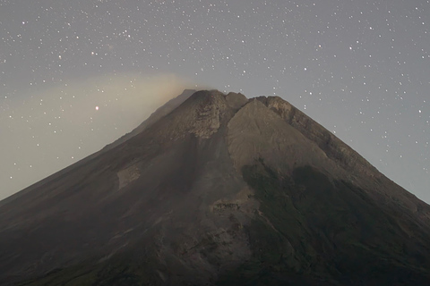 Yogyakarta : Turgo Hill - Vue imprenable sur les coulées de lave du mont MerapiYogyakarta : colline de Turgo - Vue imprenable sur le volcan Merapi