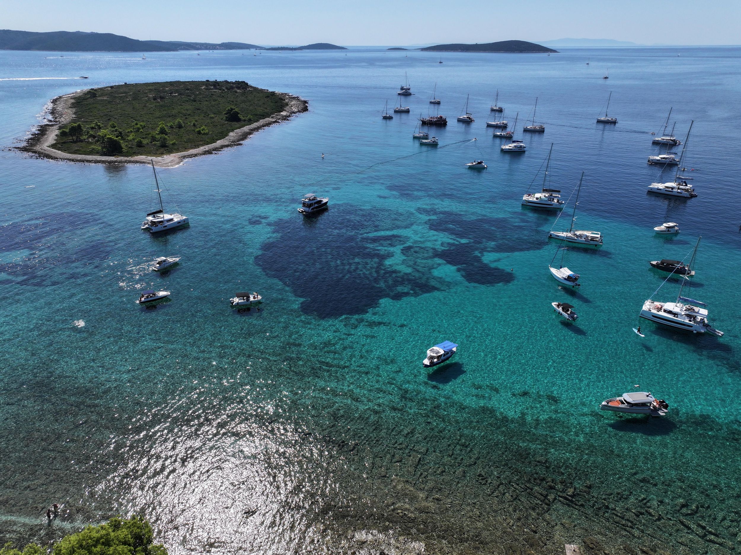 Split/Kaštela/Trogir: Blaue Lagune und 3-Inseln-Tour mit Getränken