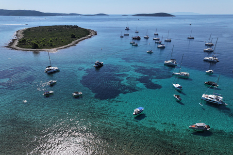 جولة في ثلاث جزر Krknjaši Blue Lagoon مع المشروباتسبليت بلو لاجون