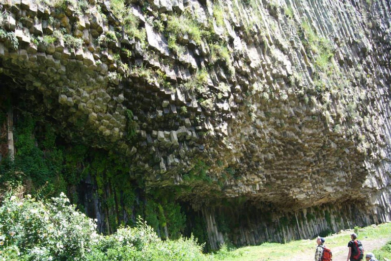 Découvrez le temple de Garni Pagon et le monastère troglodytique de Geghard.