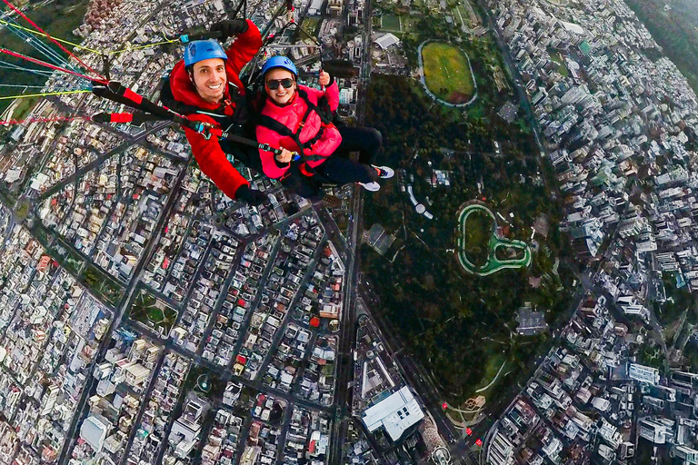 Quito: Paragliding Flight from the Teleférico with 360 Video