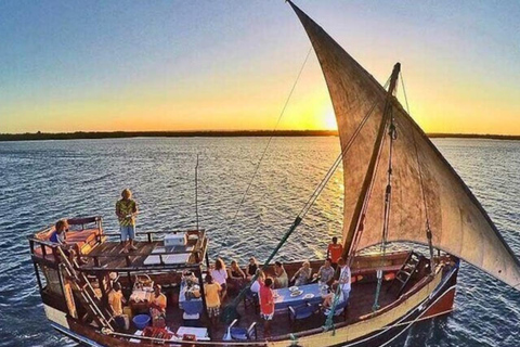 Zanzíbar: visita a una plantación de cocoteros y paseo en barco al atardecer