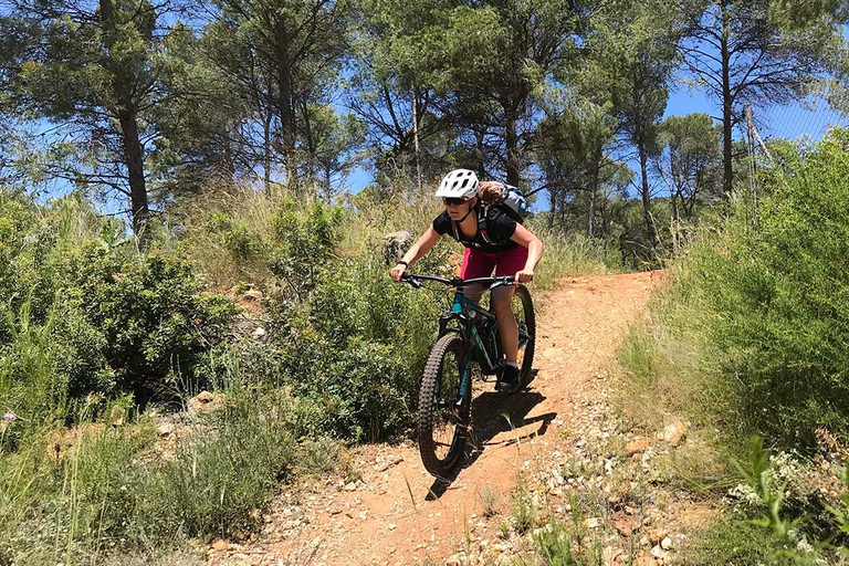 Costa Blanca, passeio de e-MTB na costa íngreme