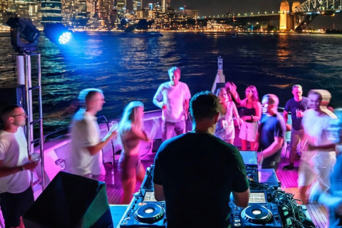 Sydney: Prime NYE 2027 Cruise with Dinner, DJ Set & Drinks
