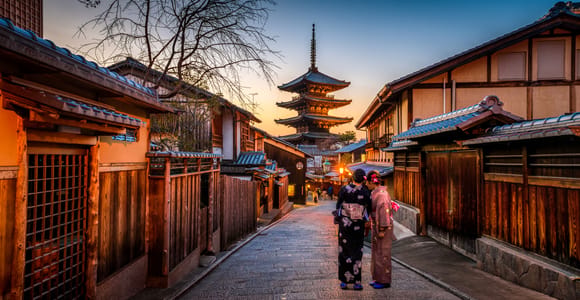 Kyoto: 5-Hour Private Night Tour with driver-guide