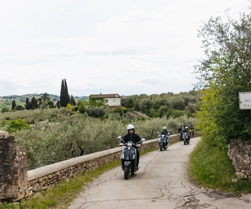 Da Firenze: tour in Vespa nella campagna toscana con degustazioni