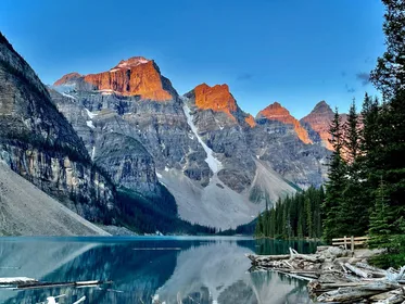Banff/Canmore: Sonnenaufgangserlebnis am Moraine Lake
