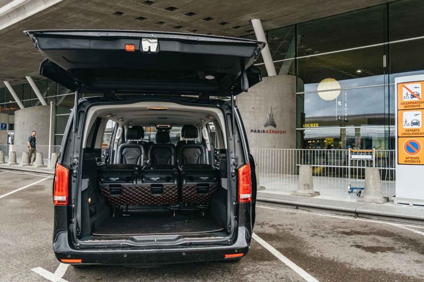 Paris: Standard Private Transfer to/from CDG Airport