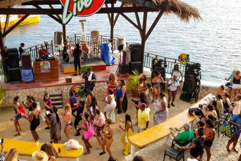 牙买加：骑马探秘与日落双体船巡游牙买加：骑马体验与日落双体船巡游