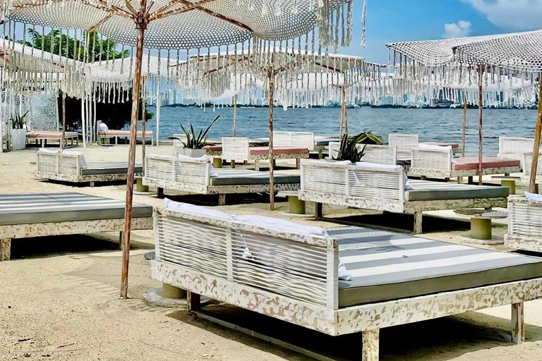 Cartagena: Pasadía Vip en Club Kabanna en Tierra Bomba