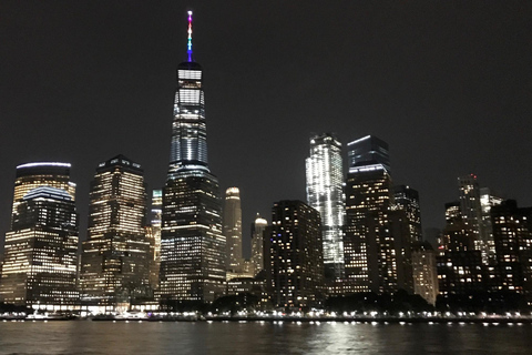 Coucher de soleil à New York, musique et croisière touristique avec vue sur la Statue de la LibertéCroisière panoramique au coucher du soleil à New York, avec musique et visit