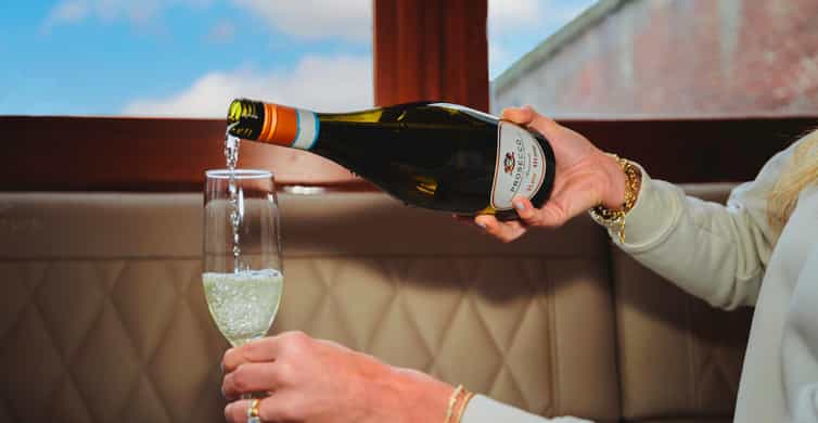 Amsterdam: Canal Cruise with Bubbles & Bites photo 9