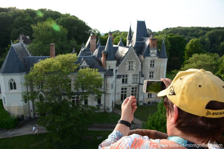 Luftballongsfärd över slottet ChenonceauLuftballongfärd i soluppgången