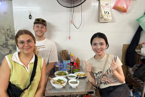 Hanoi: Street Food Walking Tour och vattendockteaterHanoi: Vandring med gatumat och vattendockor