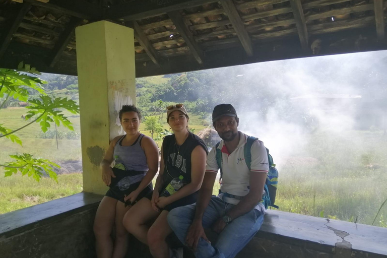 Kandy: Knuckles Mountain Range Full-Day Hike with Lunch