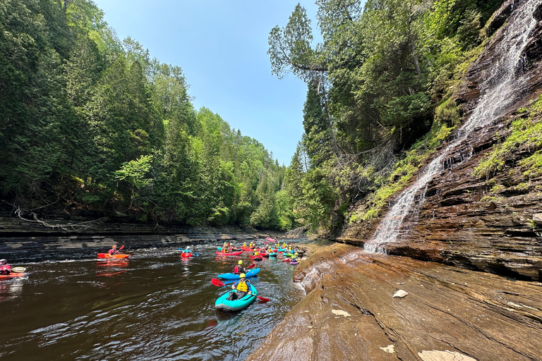 Quebec City: Guided rafting and kayaking 30 minutes from the city – Family Quebec City: Guided Rafting and Kayaking 30 Minutes from the City – Family