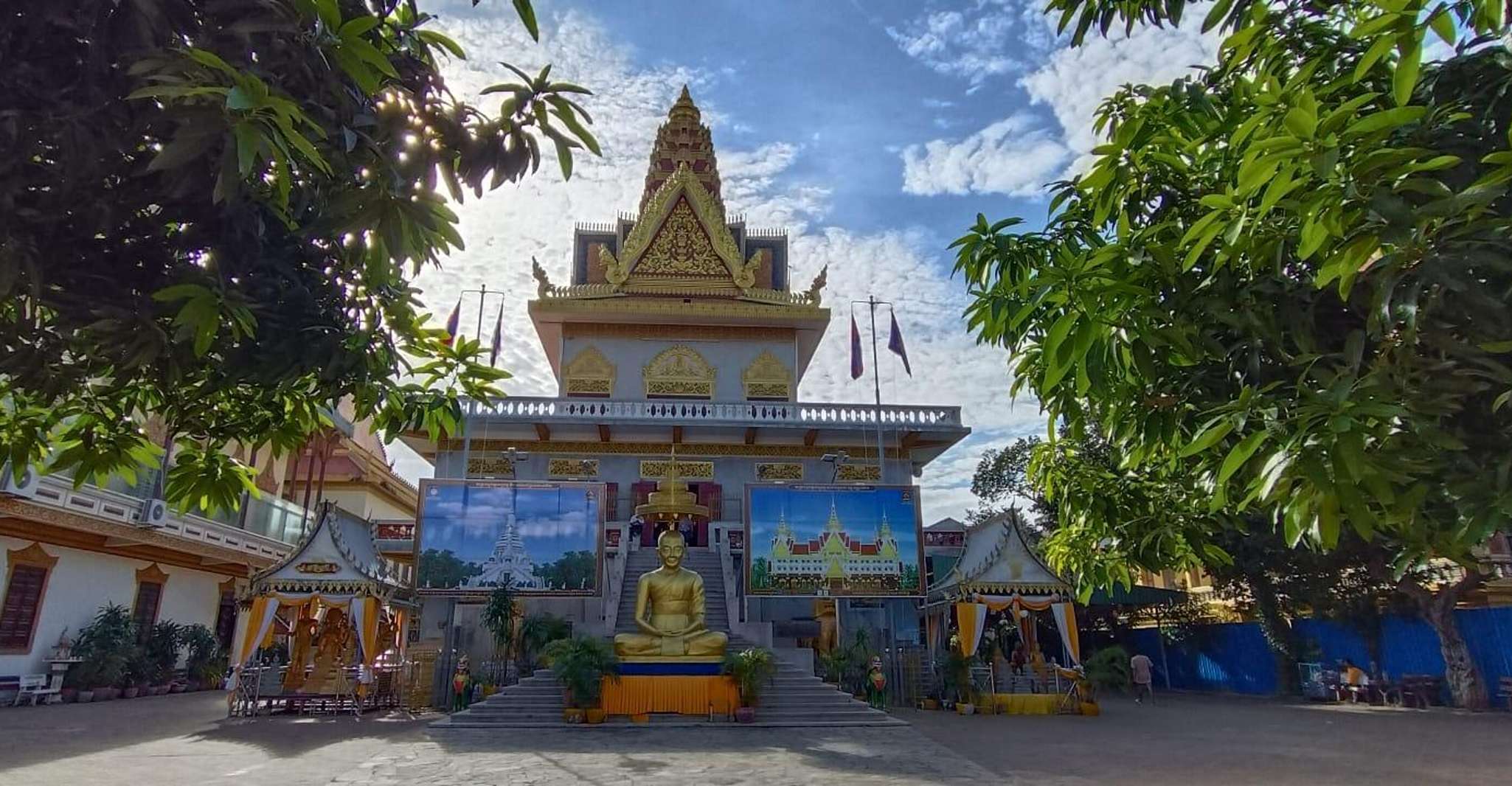 Phnom Penh Killing Field & S21, 10 Stop City Tour by Tuk Tuk - Housity