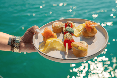 Offrez-vous un moment unique sur le Catamaran Mademoiselle Catamaran Mademoiselle l Bulles Gourmandes