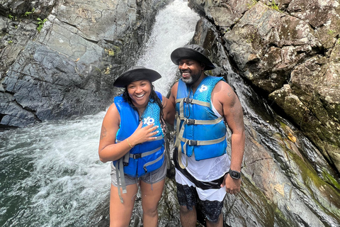 San Juan : Aventure sur le toboggan aquatique d'El Yunque avec transport