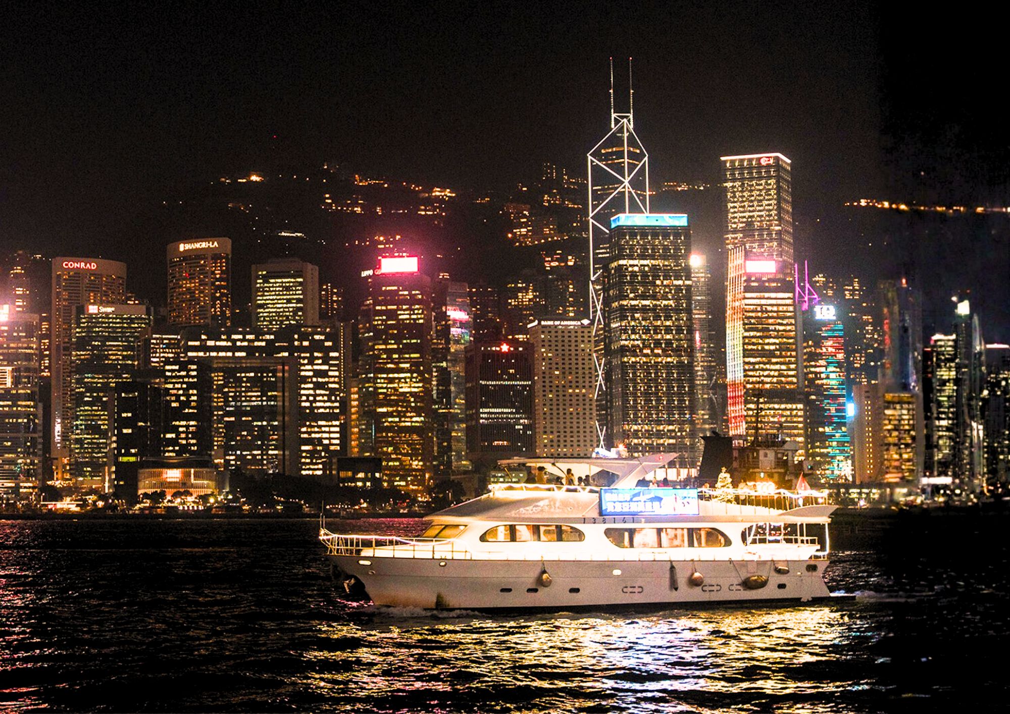 Hongkong: Victoria Harbour: Symphony of Lights-Bootstour mit Drinks