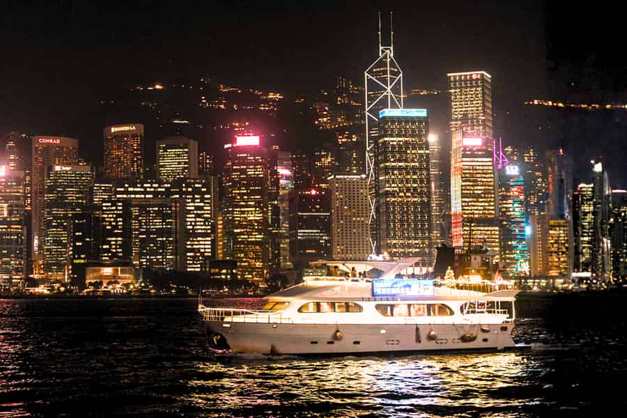 Hongkong: Victoria Harbour: Symphony of Lights-Bootstour mit Drinks. Foto: GetYourGuide Hongkong: Victoria Harbour: Symphony of Lights-Bootstour mit Drinks. Foto: GetYourGuide