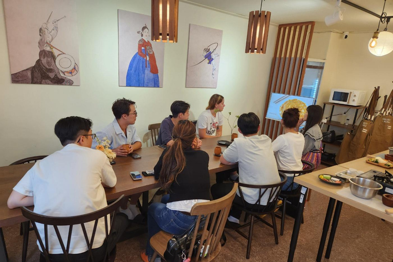 Seoul: 6-Dish Korean Cooking Class & Hidden Alley Tour