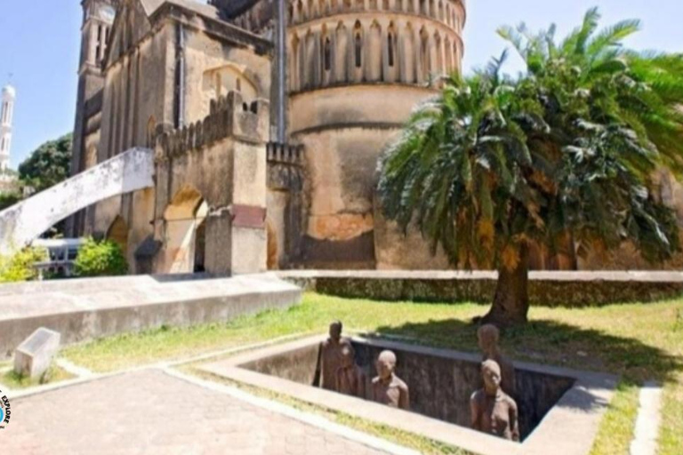 Zanzibar: Stone Town Walking Tour &amp; Mangapwani Slave Chamber