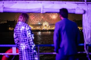 Lissabon: Silvester an Bord mit Getränken, Musik & Feuerwerk