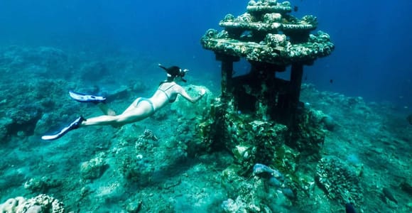 Bali/Amed: Underwater Temple Snorkeling Experience