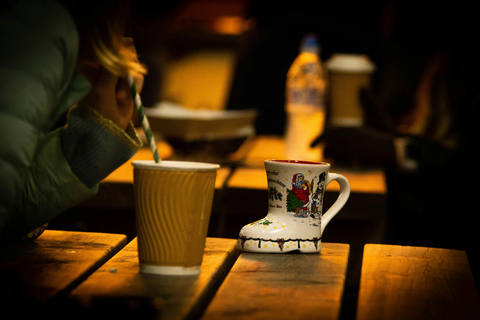 Stuttgart: Winterzauber mit Glühwein, Spielen, Feuer im Panorama Biergarten