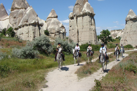 Excursión a caballo por Capadocia