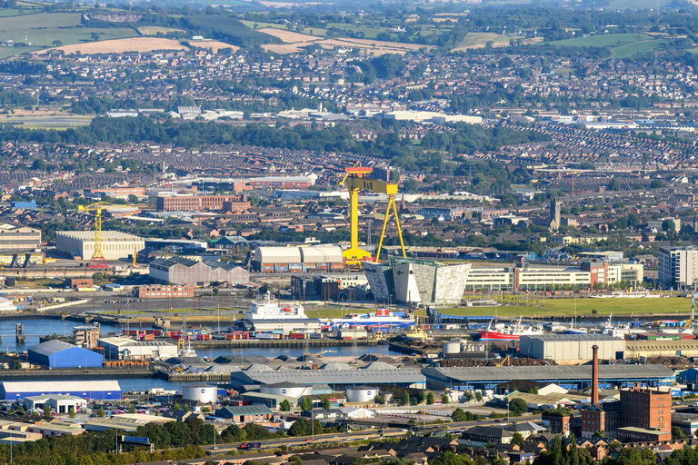 Tour de um dia em Belfast com Muros da Paz, Titanic e uísque irlandês