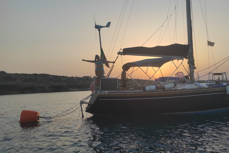 Syracuse: Snorkeling Excursions by Sailboat to Plemmirio Syracuse: Snorkeling Excursions by Sailboat at Plemmirio