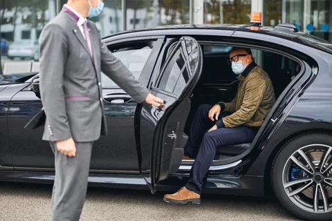 Edinburgh: EDI Airport (EDI): Yksityinen Voyagers Transfer to EDI Airport (EDI)