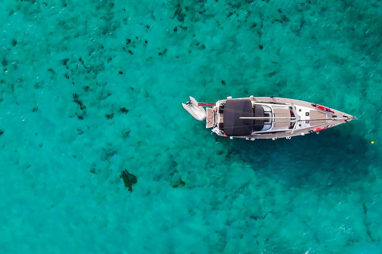 Kissamos: Crucero en Velero por Balos y Gramvousa con Comida